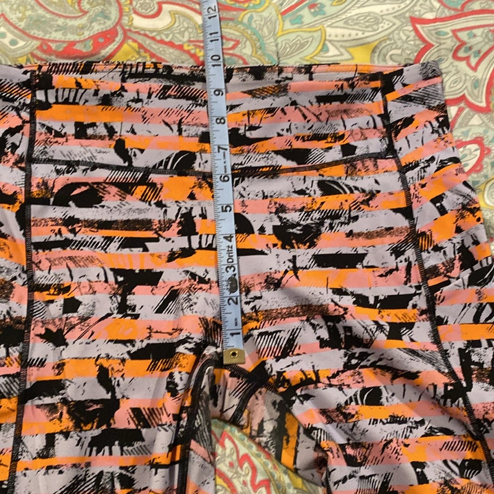 Lululemon cropped leggings 10 - Picture 4 of 6